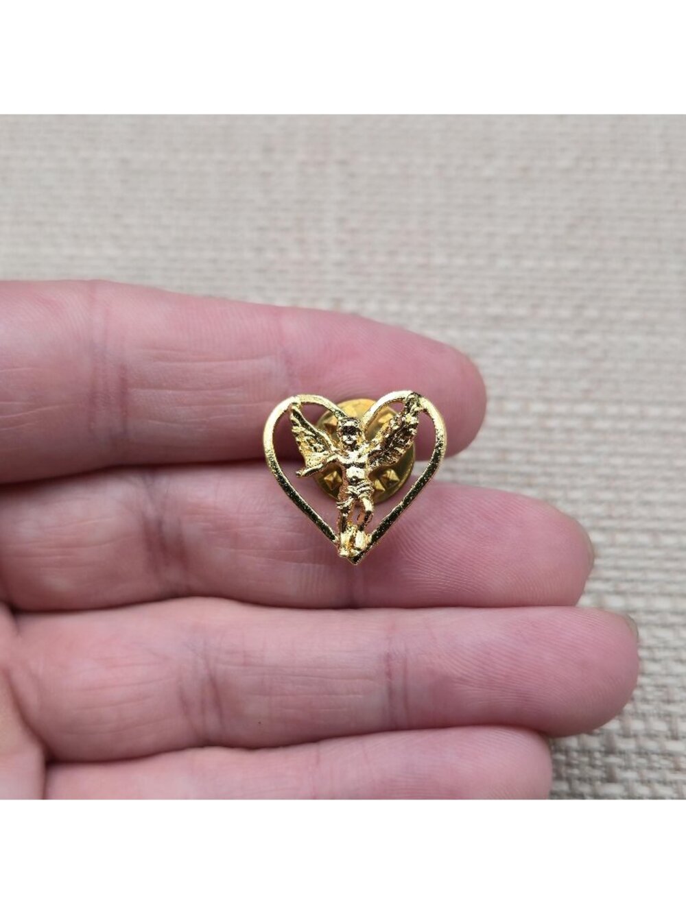 Vintage Gold Tone Cupid Angel in Open Heart Valentine Cherub Lapel Pin A8679